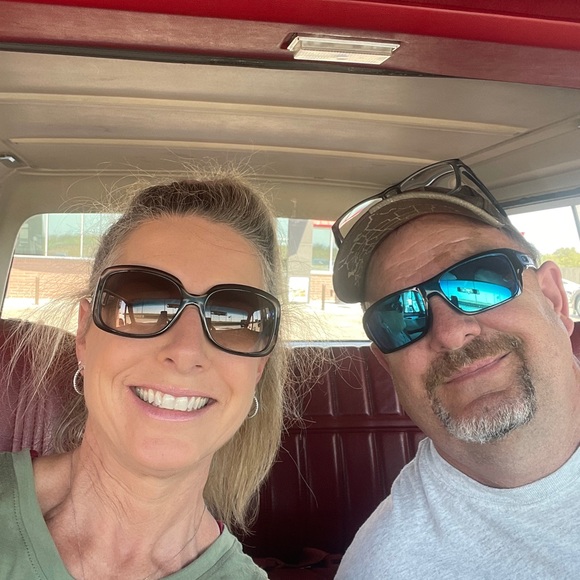 Meet your Posher, Jennifer - Picture 1 of 1